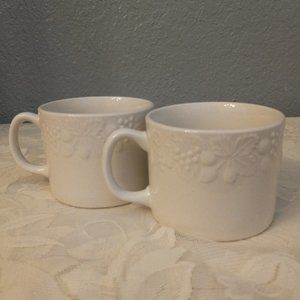 VINTAGE EMBOSSED GIBSON MUGS